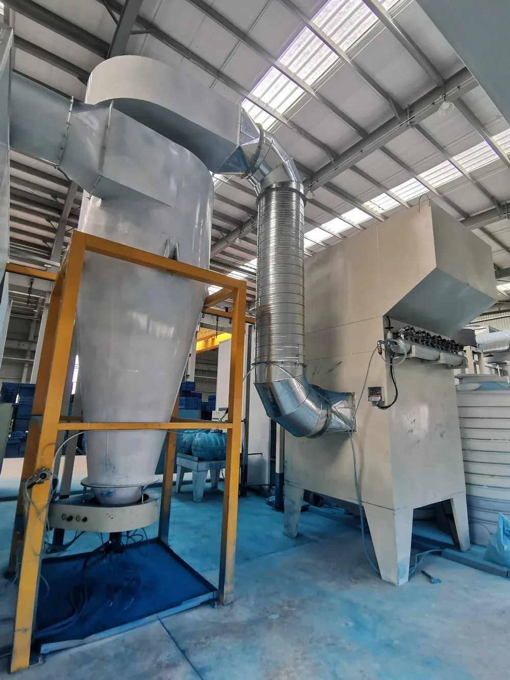 Climbing-frame powder coating line in the XFS Equipment factory